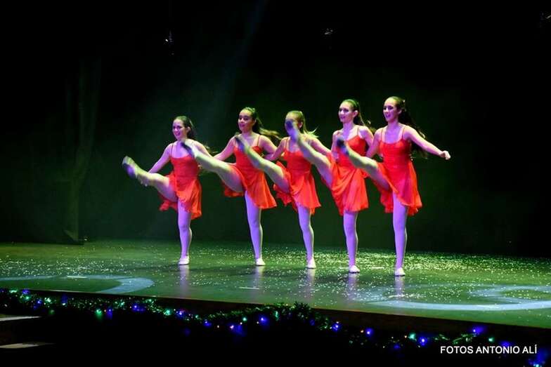 Momento del espectáculo de anoche en el Teatro Municipal de Telde (Foto Antonio Alí)